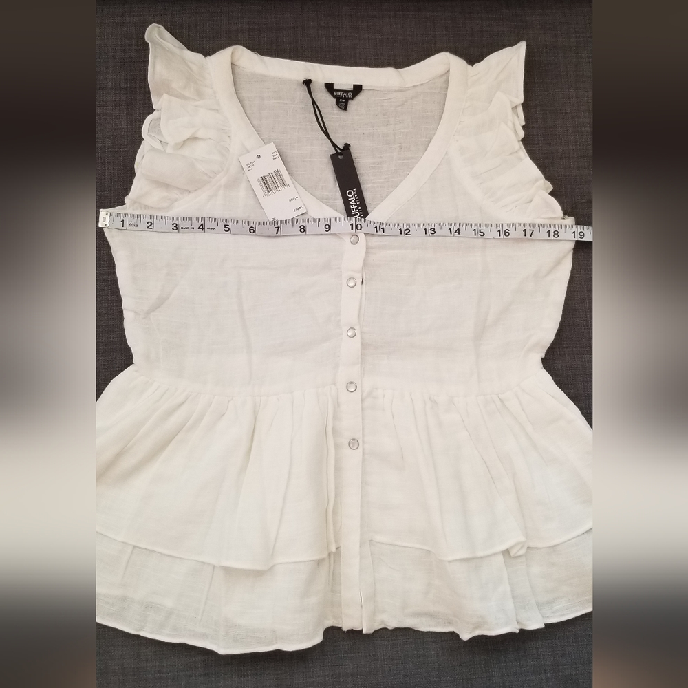 NEW Buttoned blouse - Picture 6 of 8